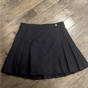 Q Mack size small navy pleat skirt